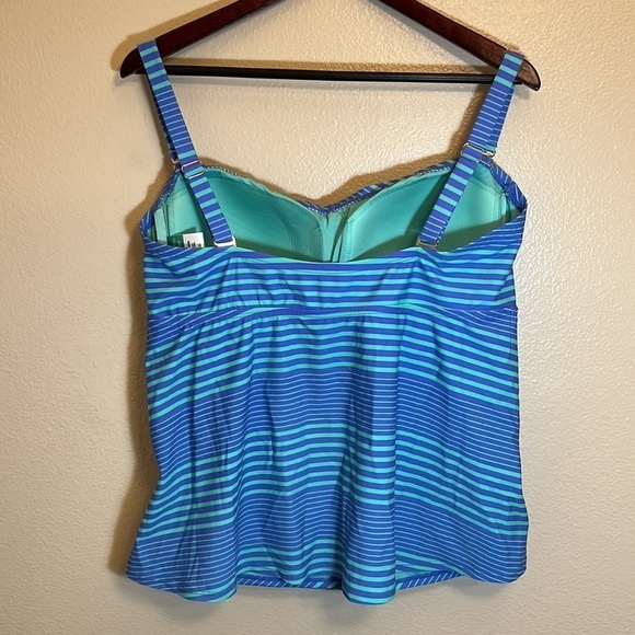 CATALINA Swimsuit Top Plus Size 2X (18W-20W) - Picture 7 of 16